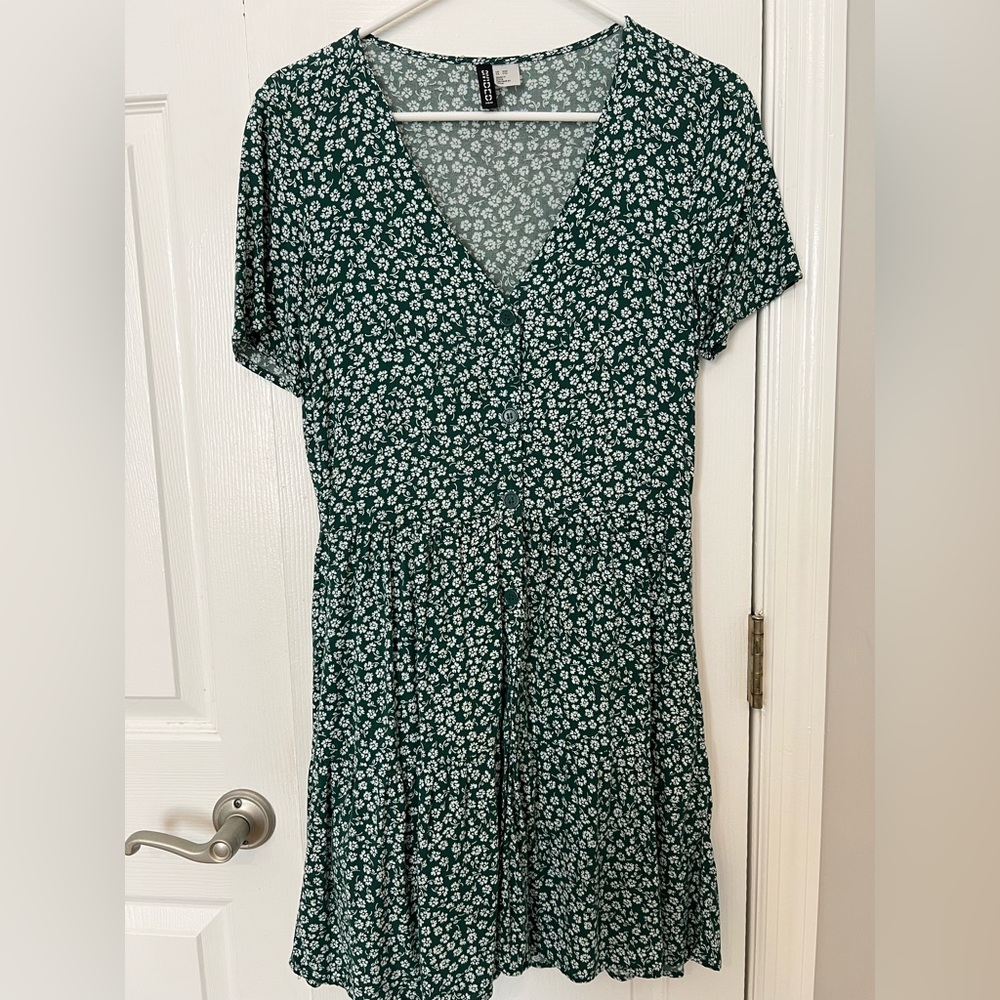 H & M green floral button down dress. Size xxs